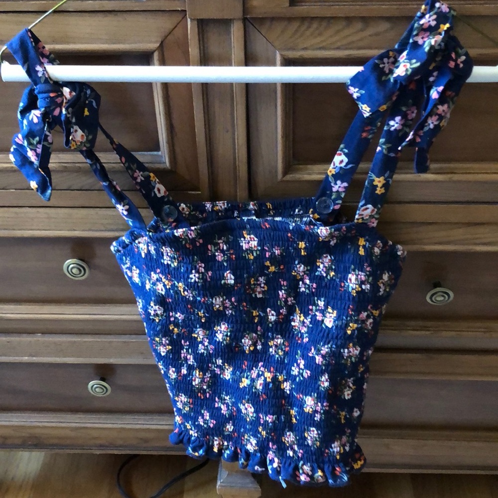 Xhiliration Ribbed Floral Crop Top